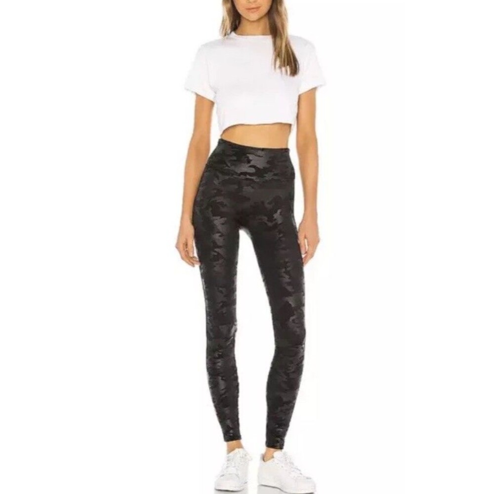 Spanx  Women’s Leggings  Faux Leather Leggings Matte Black Camo Sz M P